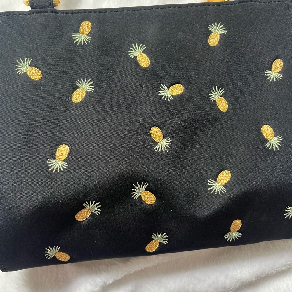 CLOSET CLOSING FINAL PRICE Vacation Pineapple Embroidered Purse - Picture 5 of 7